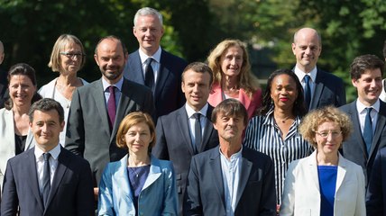 Avez-vous remarquez quelque chose de bizarre sur la nouvelle photo officielle du gouvernement ?