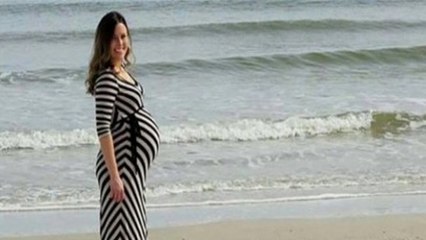 Insolite : Il prend sa femme enceinte en photo et un dauphin s'incruste pile poil au bon moment !