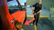 2 policiers découvrent ce chien pendu par la vitre de sa voiture !
