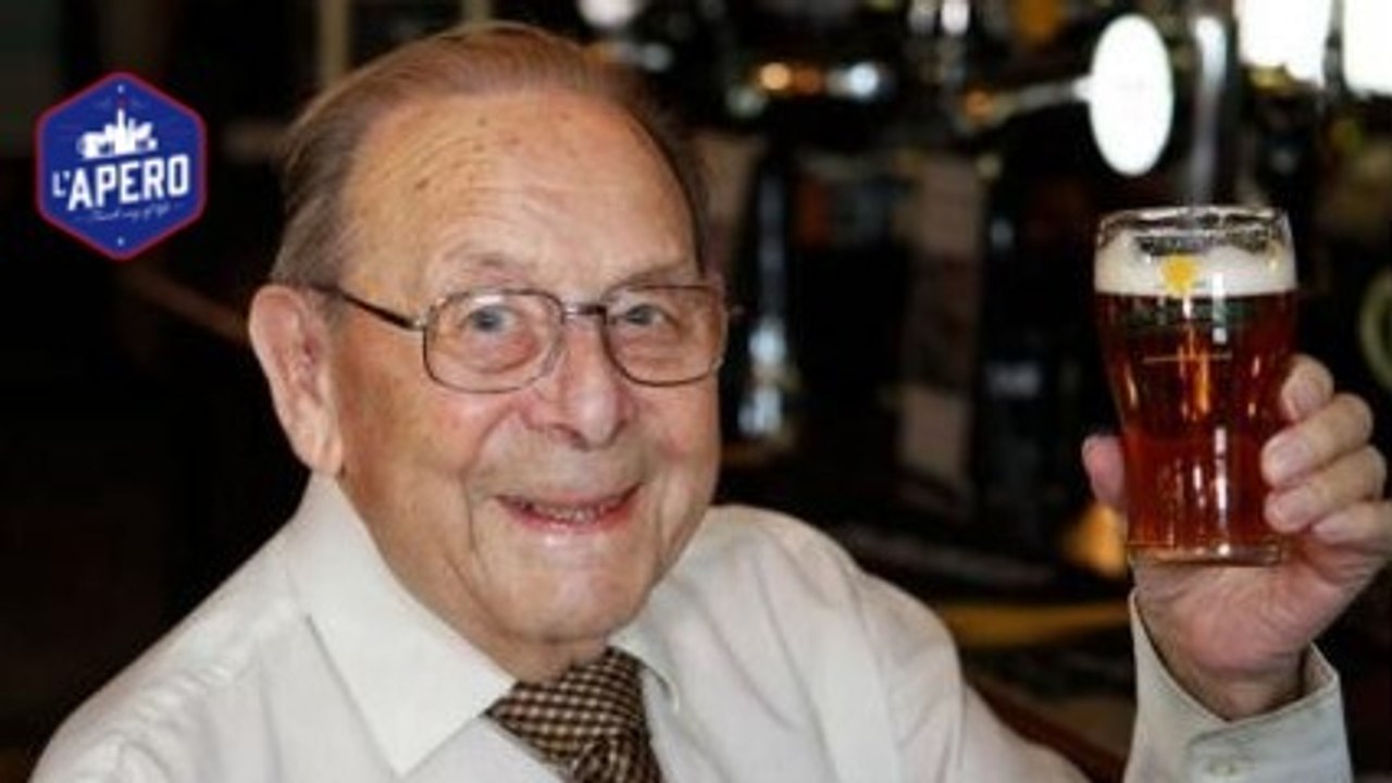 Ce client régulier d'un bar se voit offrir de la bière à vie le jour de ses 100 ans