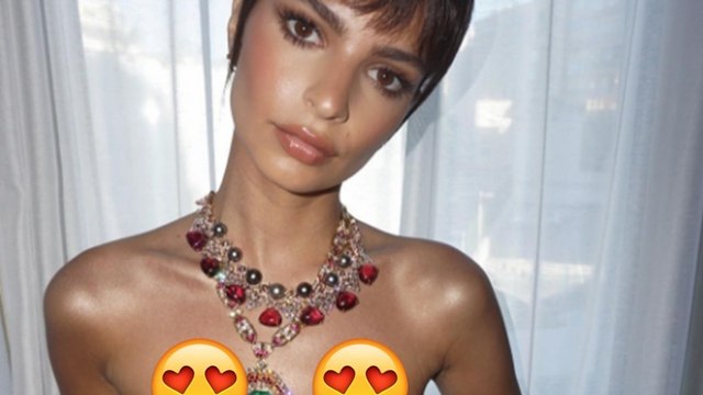 Cannes 2017 : Emily Ratajkowski fait des essayages de bijoux topless