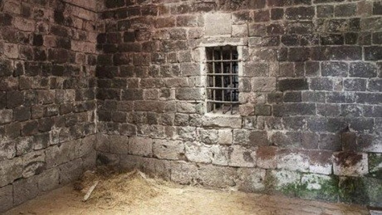 Turquie : En faisant rénover sa maison il fait une incroyable découverte derrière les murs de sa cave...