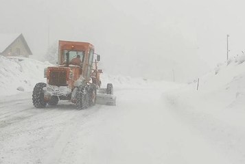 DOMANİÇ'TE KAR YAĞIŞI ULAŞIMI OLUMSUZ ETKİLEDİ