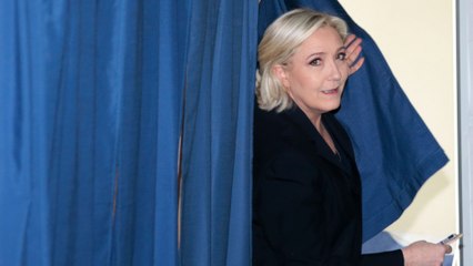 Présidentielle 2017 : Pourquoi Marine Le Pen n'a pas d'affiches à l'étranger ?