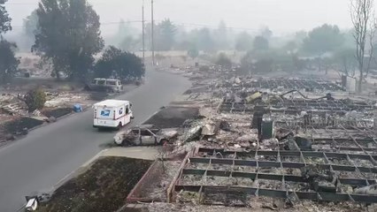 Santa Rosa (Etats-Unis) : ravagée par les incendies, la ville voit toujours son facteur livrer le courrier