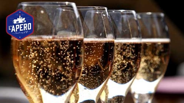 Ce mousseux vendu moins de 10 euros chez Lidl est aussi bon qu'une bouteille de champagne à 50 euros