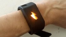 Ce bracelet vous punit quand vous dépensez trop d'argent