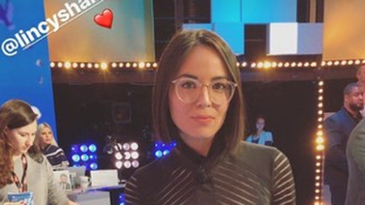Agathe Auproux : aviez-vous remarqué cette tenue caliente de la chroniqueuse de TPMP ?
