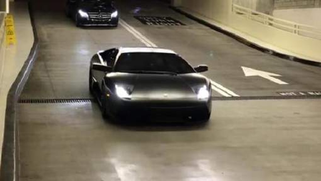 Avoir une Lamborghini, c'est l'assurance de ne pas payer le parking