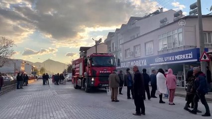 Son dakika haberleri... Mobilya deposunda çıkan yangın söndürüldü