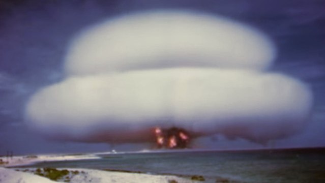 Classées secret-défense, ces vidéos d'essais nucléaires font le tour du monde
