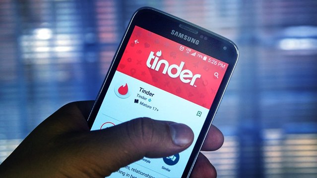 Elle demande ses données personnelles à Tinder et reçoit 800 pages de ses 'plus sombres secrets'