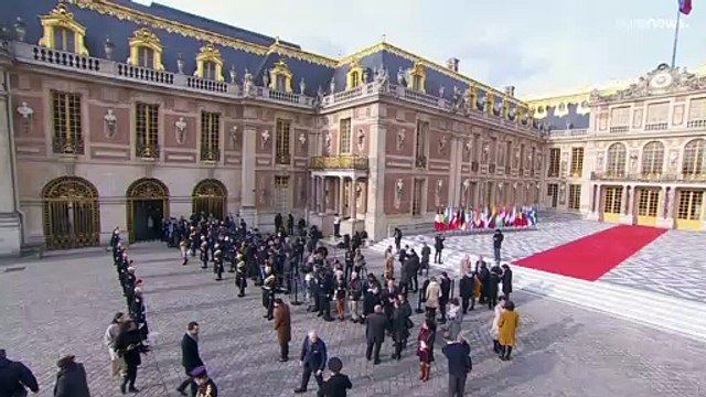 Vertice di Versailles, Europa compatta contro Vladimir Putin. Nuove sanzioni e pieno appoggio a Kiev