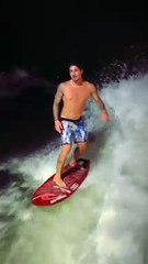 Gabriel Medina surfa em Balneário Camboriú