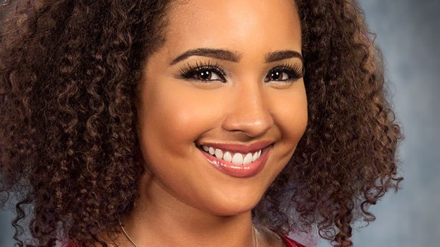 Cette présentatrice fait polémique parce qu'elle porte des robes trop moulantes