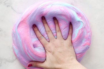 Slime : le jeu dont raffolent vos enfants serait dangereux pour leur santé