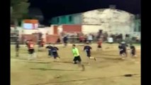 Yeşil sahalara yakışmayan olay! 8 futbolcu hakeme saldırdı!