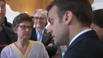 Emmanuel Macron s'emporte face à une infirmière qui refuse de lui serrer la main