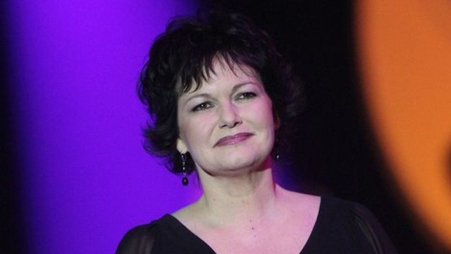 Mort de Maurane : la réac­tion bouleversante de sa fille Lou sur Face­book