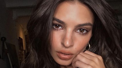 Emily Ratajkowski partage une photo d'elle au saut du lit et choque ses fans
