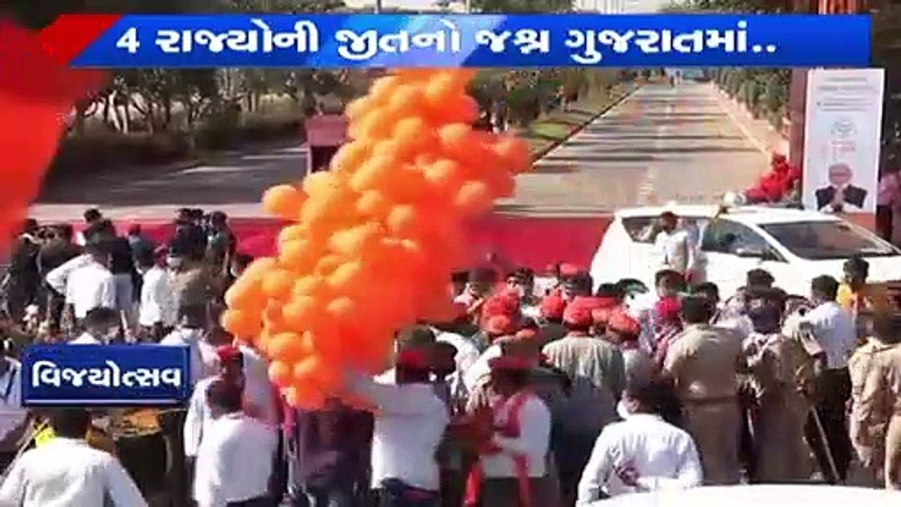 PM Modi નું એરપોર્ટથી કમલમ સુધી રોડ શો દરમિયાન નૃત્ય, ગાન સાથે ભવ્ય સ્વાગત કરાયું