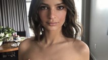 Emily Ratajkowski présente sa bague de fiançailles... dans le plus simple appareil !