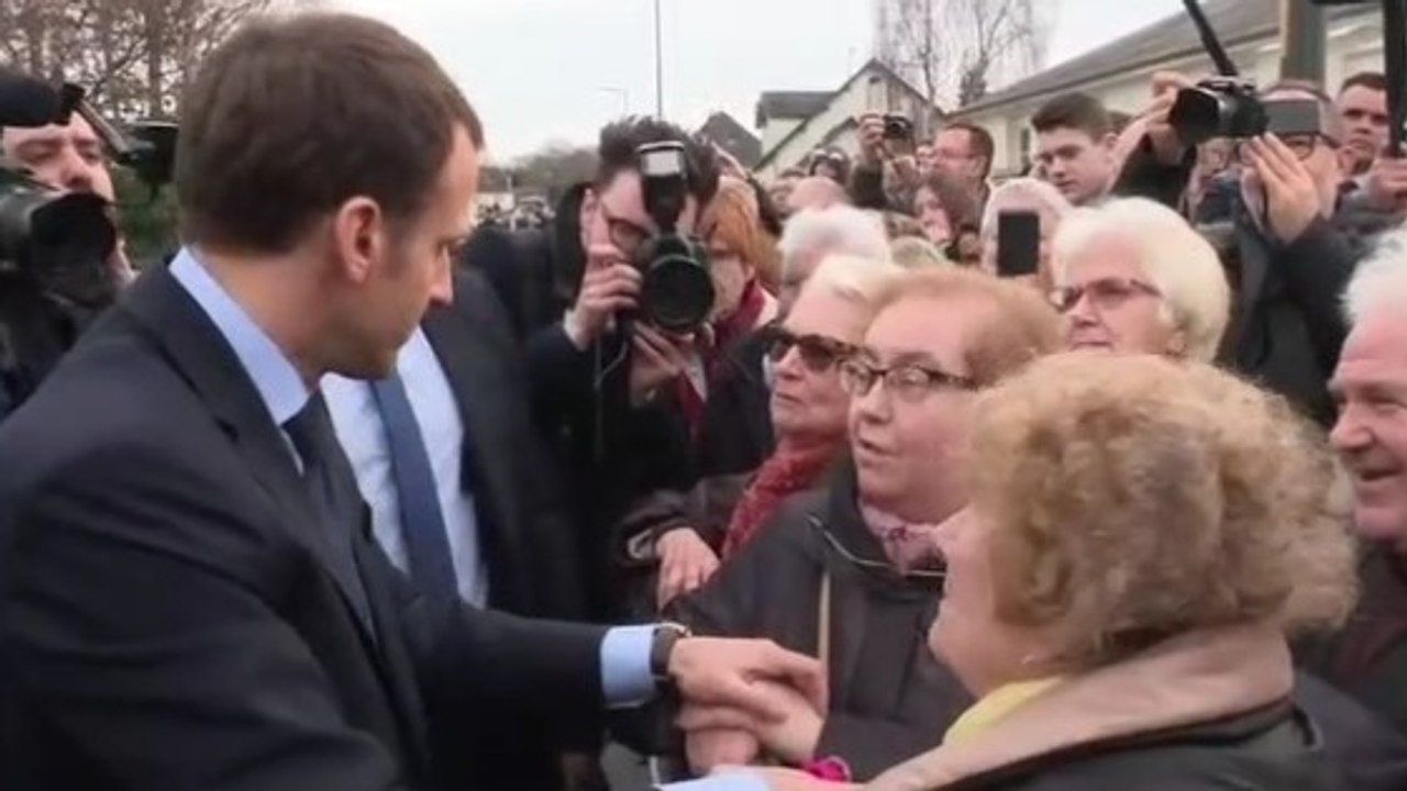 Emmanuel Macron : interpellé par des retraités au sujet de l'augmentation de la CSG