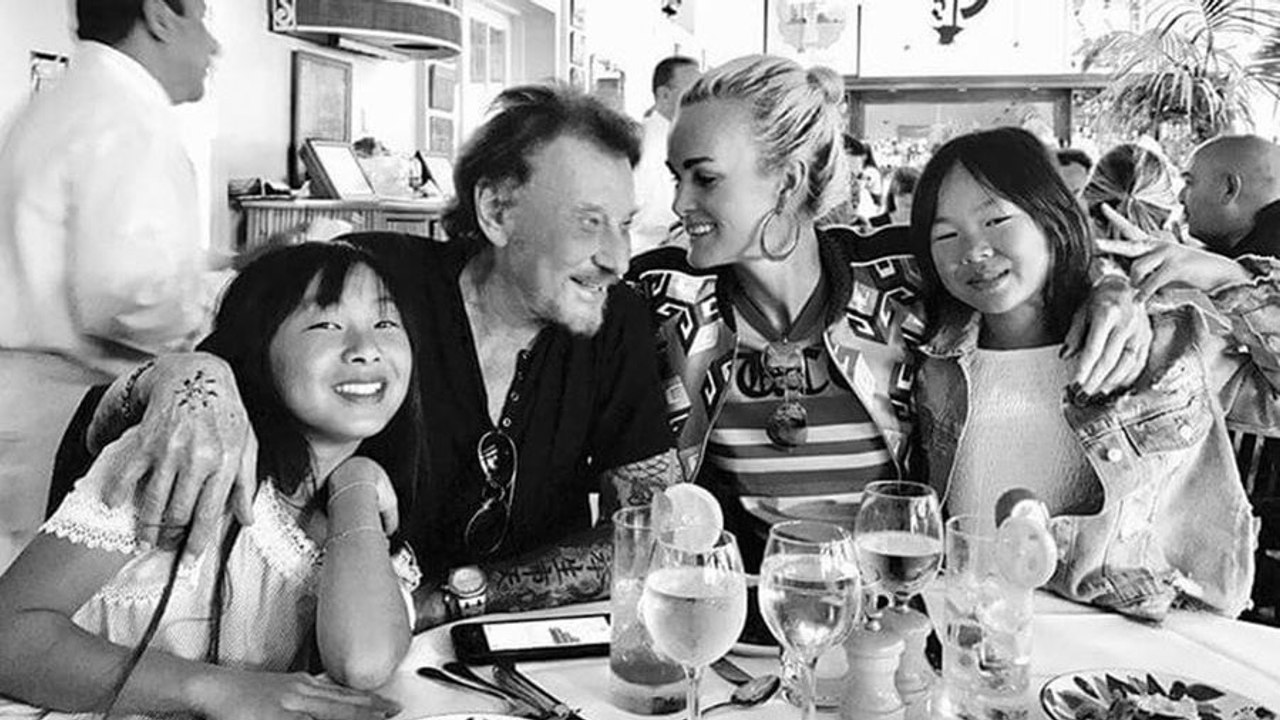 "Les gens ne le savent pas" : la petite habitude émouvante de Jade et Joy qui rendait fou de joie Johnny Hallyday