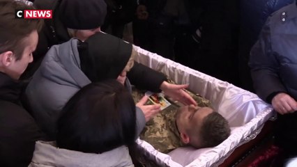 Ukraine : les obsèques de soldats tombés au combat célébrées à Lviv