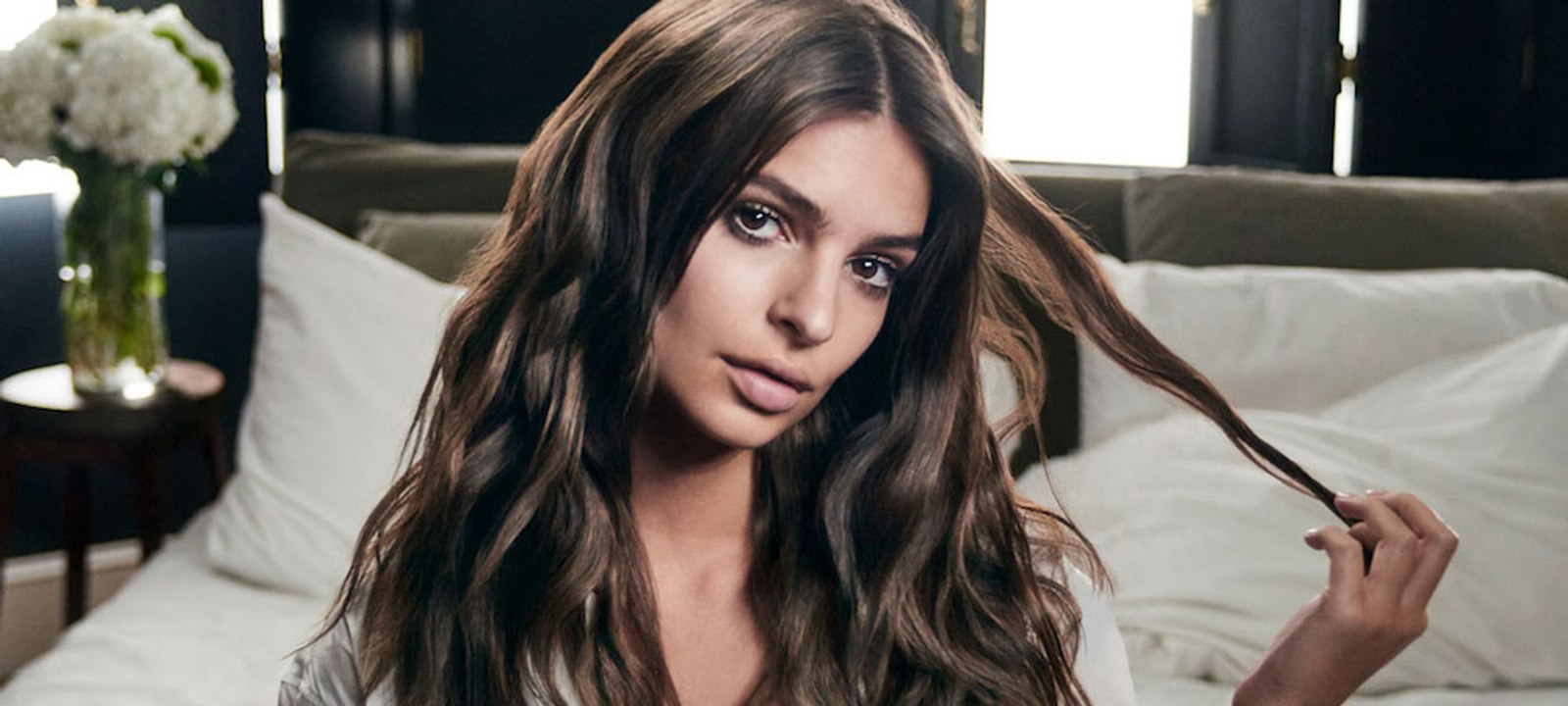 Emily Ratajkowski vêtue de bijoux... et puis c'est tout : la photo qui donne chaud à Instagram