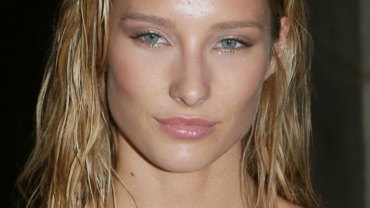 Ilona Smet : en maillot de bain très révélateur, elle ne cache rien de ses formes