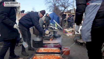 Ucraina, i volontari sfamano migliaia di persone