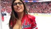 Mia Khalifa a vécu une drôle de mésaventure pendant un match de hockey sur glace