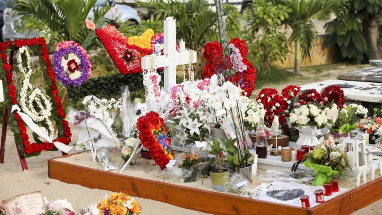 Johnny Hallyday : deux célébrités inattendues venues se recueillir sur sa tombe
