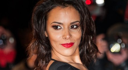 Shy'm s'affiche toute nue dans son lit, Artus la parodie avec humour