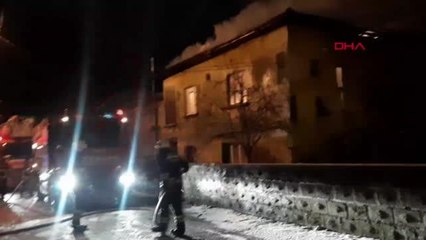 SAMSUN'DA 2 KATLI EV, YANGINDA KULLANILAMAZ HALE GELDİ