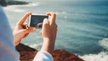 Vacances : les Européens sont accros à leur smartphone !