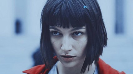 La Casa de Papel : en string, Ursula Corbero (Tokyo) dévoile sa poitrine sur Instagram