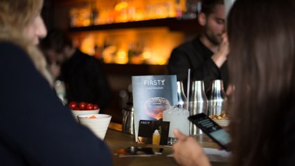 Découvrez Firsty, l'appli qui vous dit où trouver des verres gratuits