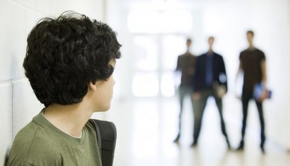 Un adolescent victime d'homophobie est conwtraint de quitter son lycée