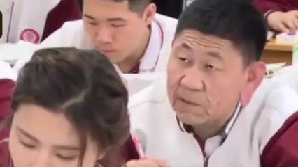 A 18 ans, une maladie rare le fait ressembler à un grand-père de 80 ans