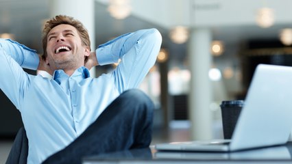 Être drôle augmente vos chances d'obtenir une promotion, selon une étude