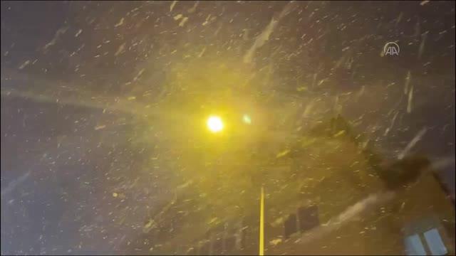 Beylikdüzü ve Esenyurt'ta kar yağışı etkili oluyor