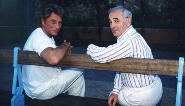 Charles Aznavour est l'auteur de plusieurs chansons pour Johnny Hallyday