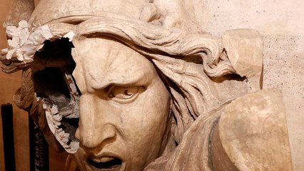 Gilets Jaunes : la vidéo révoltante des casseurs qui massacrent l'intérieur de l'Arc de Triomphe