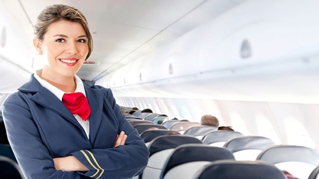 Les vraies raisons de l'accueil des hôtesses de l'air à bord des avions