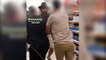 Un malvoyant et son chien-guide se font expulser violemment d'un supermarché