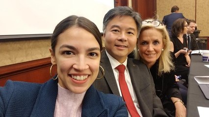 USA : la plus jeune élue du pays enseigne Twitter à ses collègues