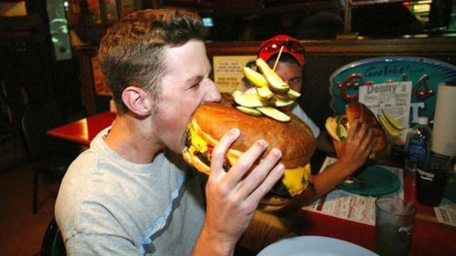 Si vous mangez trop gras, c'est peut-être à cause de vos amis