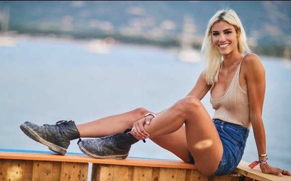 Alexandra Rosenfeld offre à ses abonnés, un cliché avec ses copines Miss